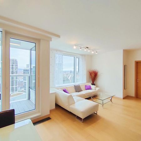 Sag Romantic 22 Floor Panorama City Free Parking Free Wifi 브라티슬라바 외부 사진